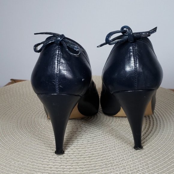 Vintage Italian Leather Navy heels - Picture 4 of 8
